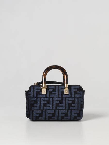 fendi borsa piccola con clip|Borsa mini donna Fendi collezione FW24 online .